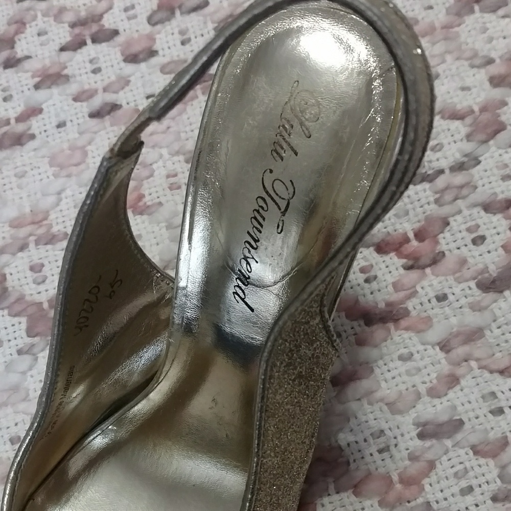 Gold heels - Picture 6 of 8